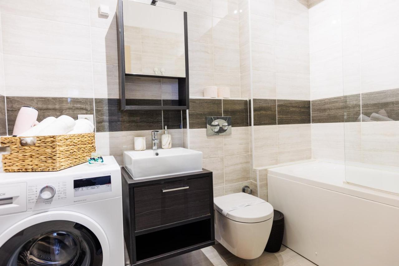 Touchdown Apartment Near Bucharest Airport Otopeni Eksteriør billede